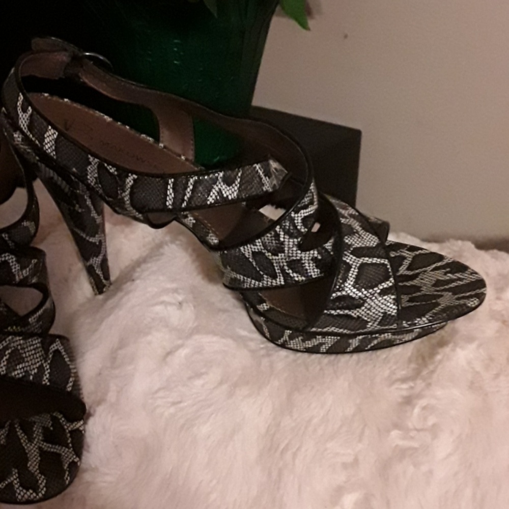 Pumps - Picture 2 of 7